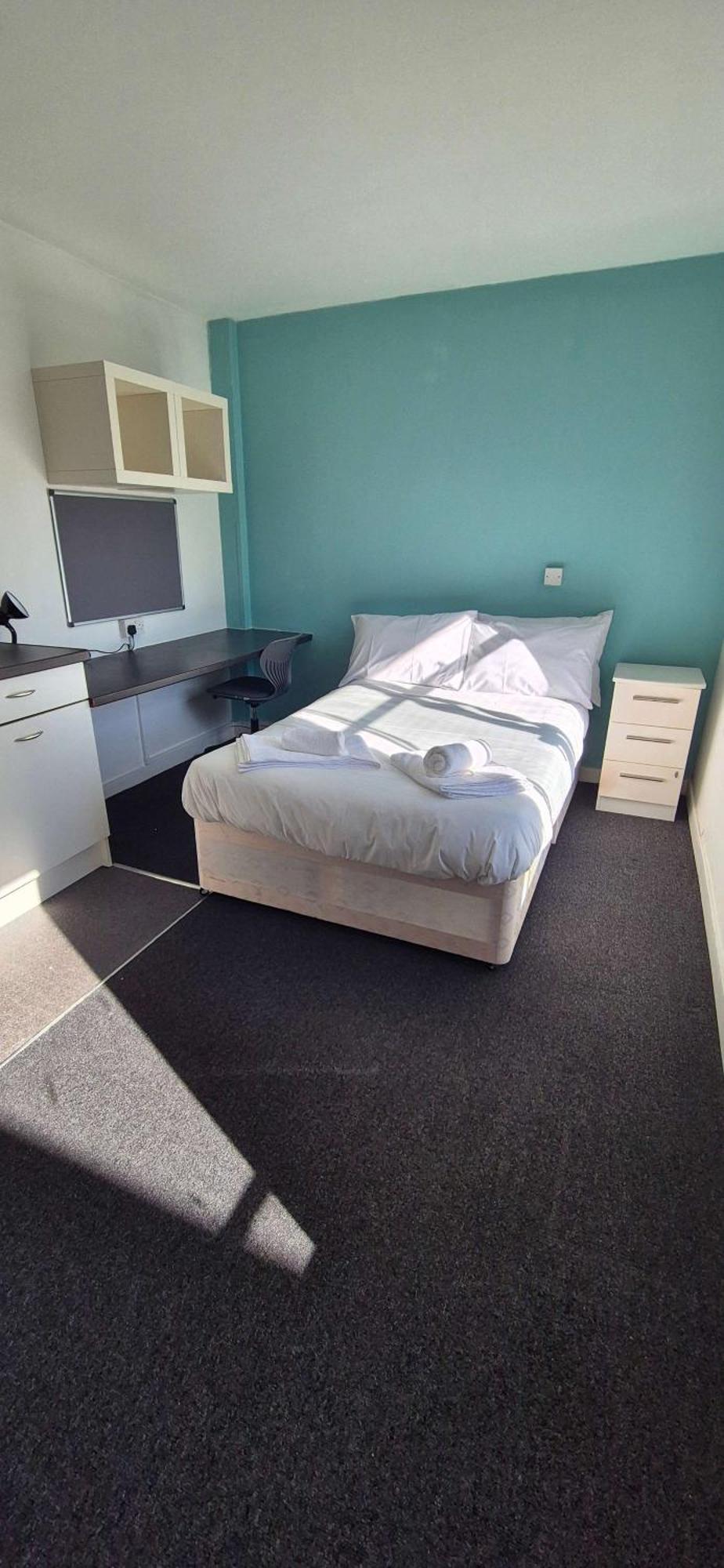 Spacious Budget Apartment *