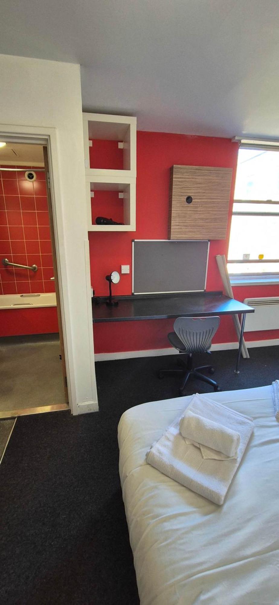 Spacious Budget Apartment *